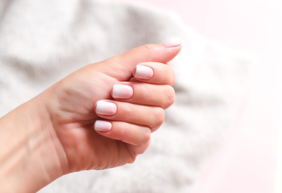 Pose de vernis semi-permanent "French manucure"
